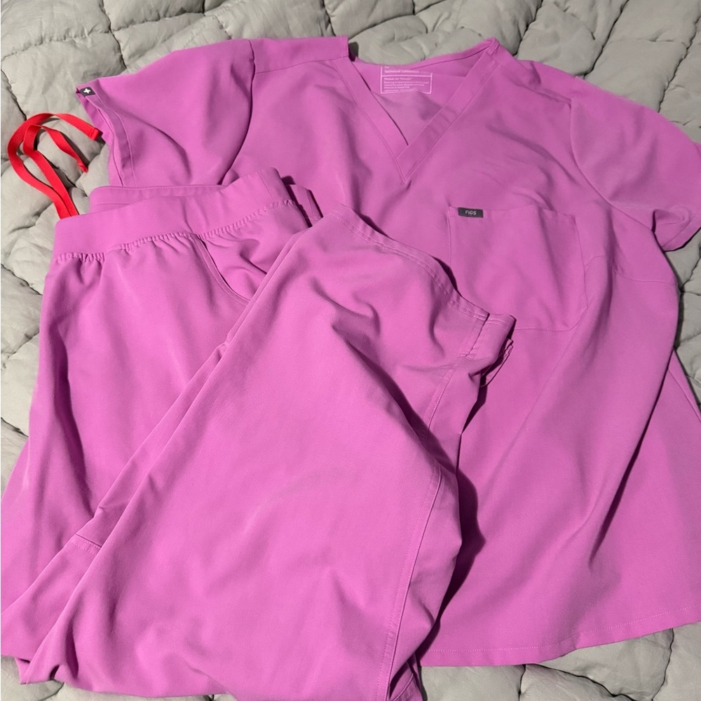 Figs Women's Pink Scrub Set